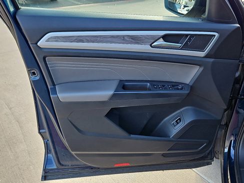 Certified 2022 Volkswagen Atlas Cross Sport SE w/ Panoramic Sunroof Package image 13