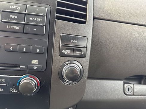 Used 2011 Nissan Pathfinder SV image 20