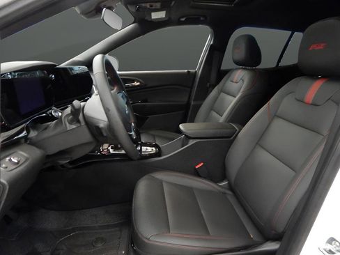 Used 2025 Chevrolet Trax RS w/ Sunroof Package image 15