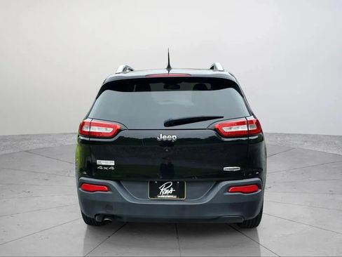 Used 2017 Jeep Cherokee Latitude w/ Cold Weather Group image 4