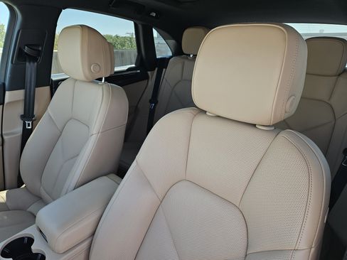 Certified 2026 Porsche Macan S AWD/4WD image 6