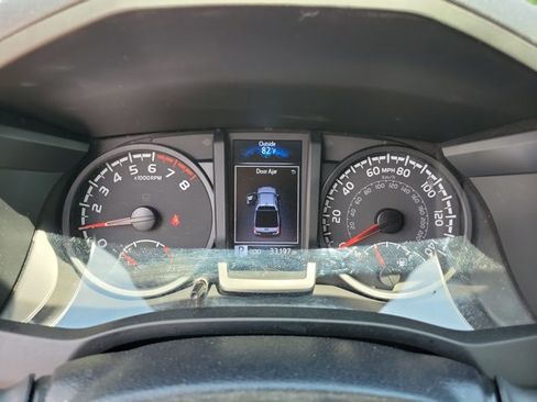 Used 2023 Toyota Tacoma SR AWD/4WD image 15