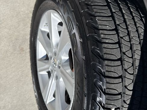 Used 2011 Toyota Highlander 4WD image 18