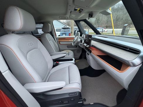 Used 2025 Volkswagen ID. Buzz Pro S Plus image 31