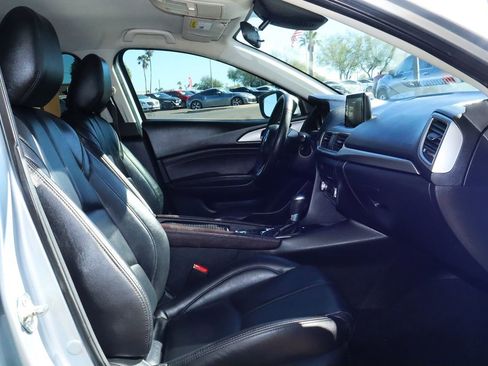 Used 2018 MAZDA MAZDA3 Touring image 33