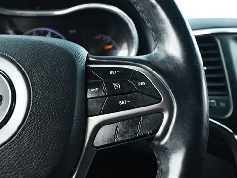 Used 2020 Jeep Grand Cherokee Laredo RWD image 14