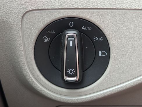 Used 2021 Volkswagen Atlas SEL FWD image 24