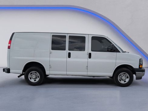 Used 2024 Chevrolet Express 2500 w/ Driver Convenience Package RWD image 5
