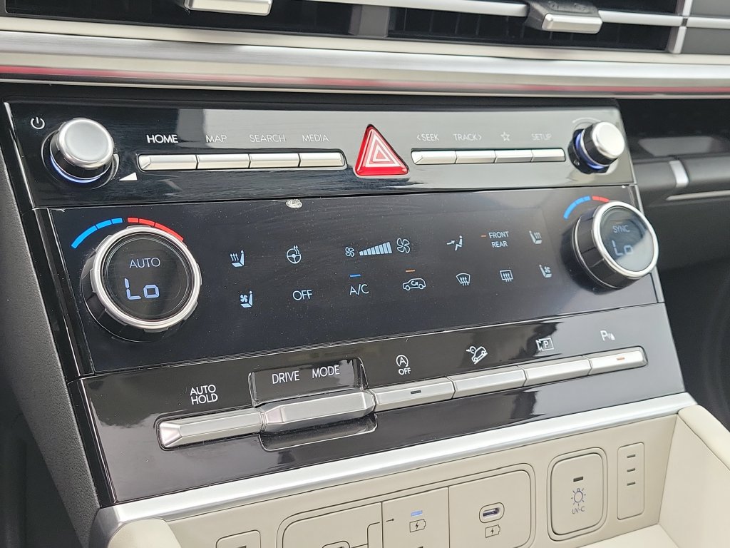 Used 2024 Hyundai Santa Fe Calligraphy FWD image 17