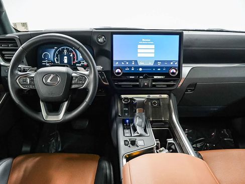 Used 2025 Lexus GX 550 w/ Accessory Package (2T) image 12