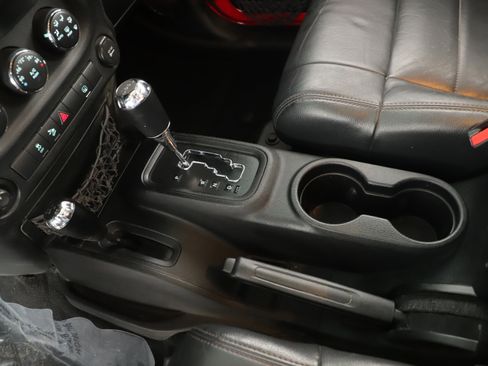 Used 2012 Jeep Wrangler Unlimited Sahara w/ Connectivity Group image 14