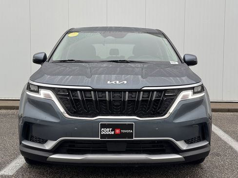 Used 2024 Kia Carnival EX image 7