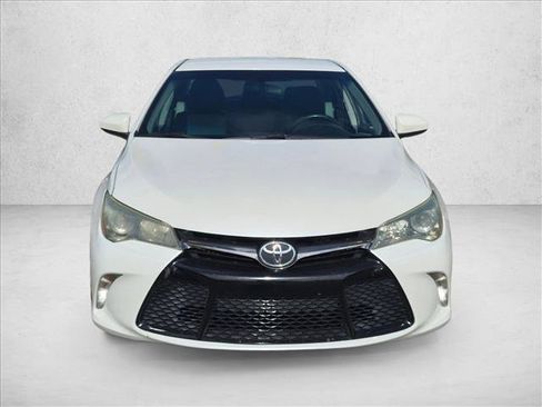 Used 2015 Toyota Camry SE FWD image 2
