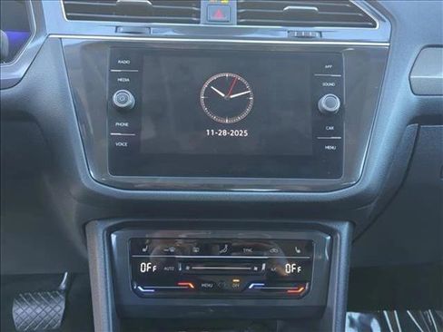 Used 2022 Volkswagen Tiguan SE AWD/4WD image 12