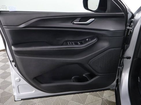 Used 2023 Jeep Grand Cherokee L Laredo image 23