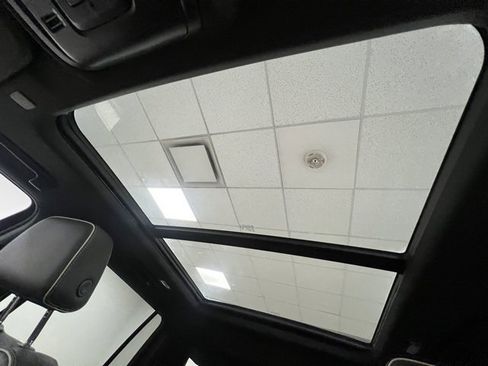 Used 2023 GMC Yukon XL SLT image 39