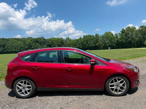 Used 2015 Ford Focus SE w/ Equipment Group 201A FWD image 5