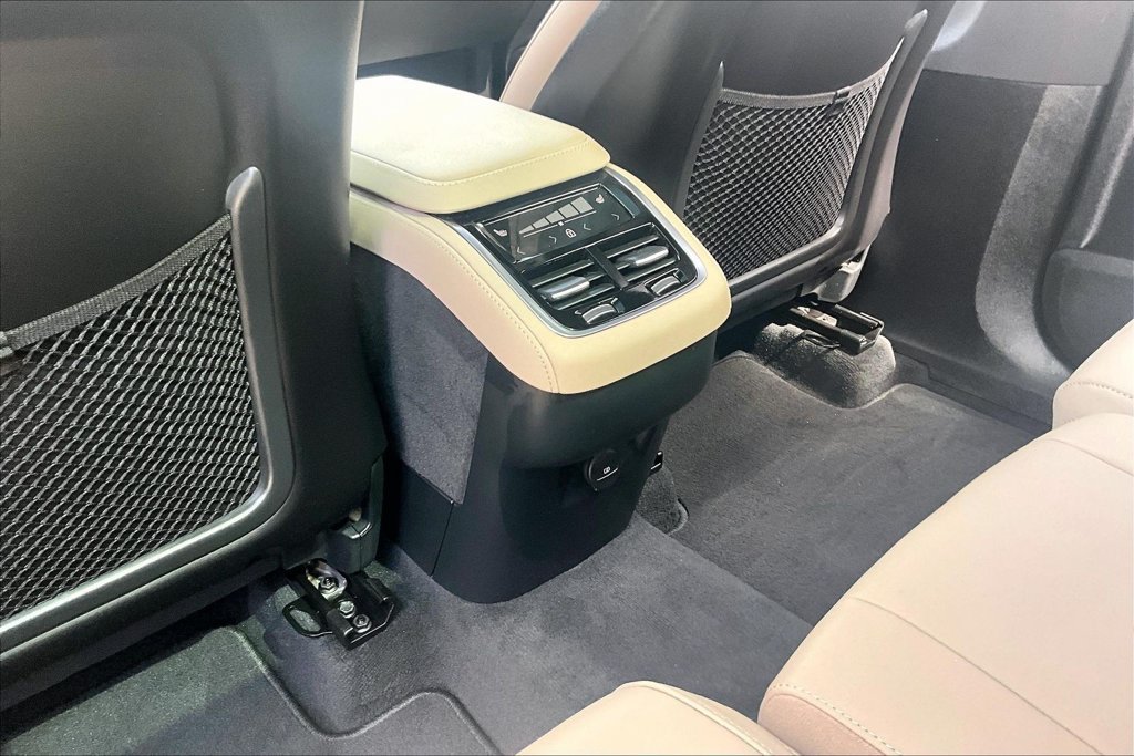 Used 2026 Volvo XC90 B6 Plus AWD/4WD image 31