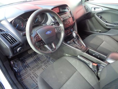 Used 2017 Ford Focus SE image 2