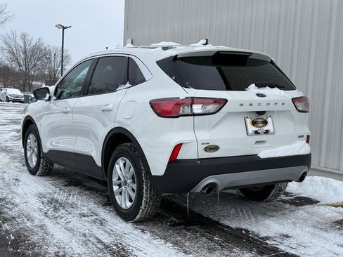 Certified 2022 Ford Escape SE w/ Cold Weather Package image 3