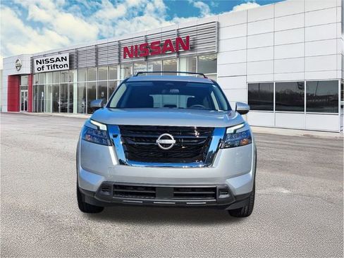 New 2025 Nissan Pathfinder SV image 2