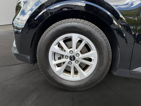 Used 2022 Kia Carnival LX FWD image 9