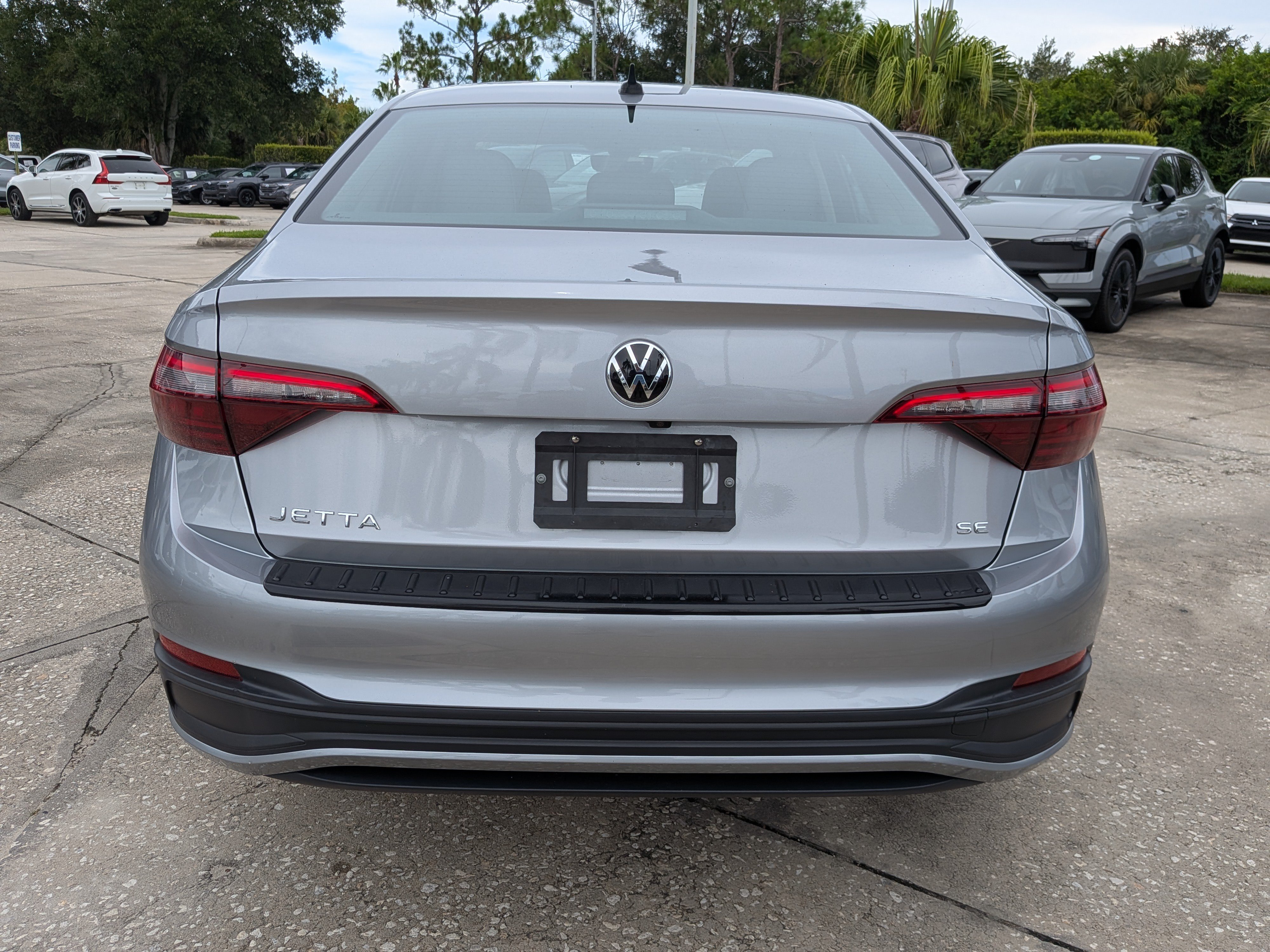 Used 2023 Volkswagen Jetta SE FWD image 5