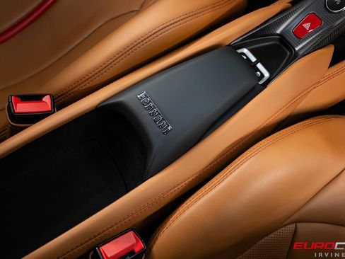 Used 2021 Ferrari F8 Tributo RWD image 35