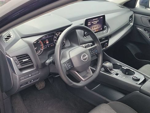 Used 2025 Nissan Rogue SV AWD/4WD image 17
