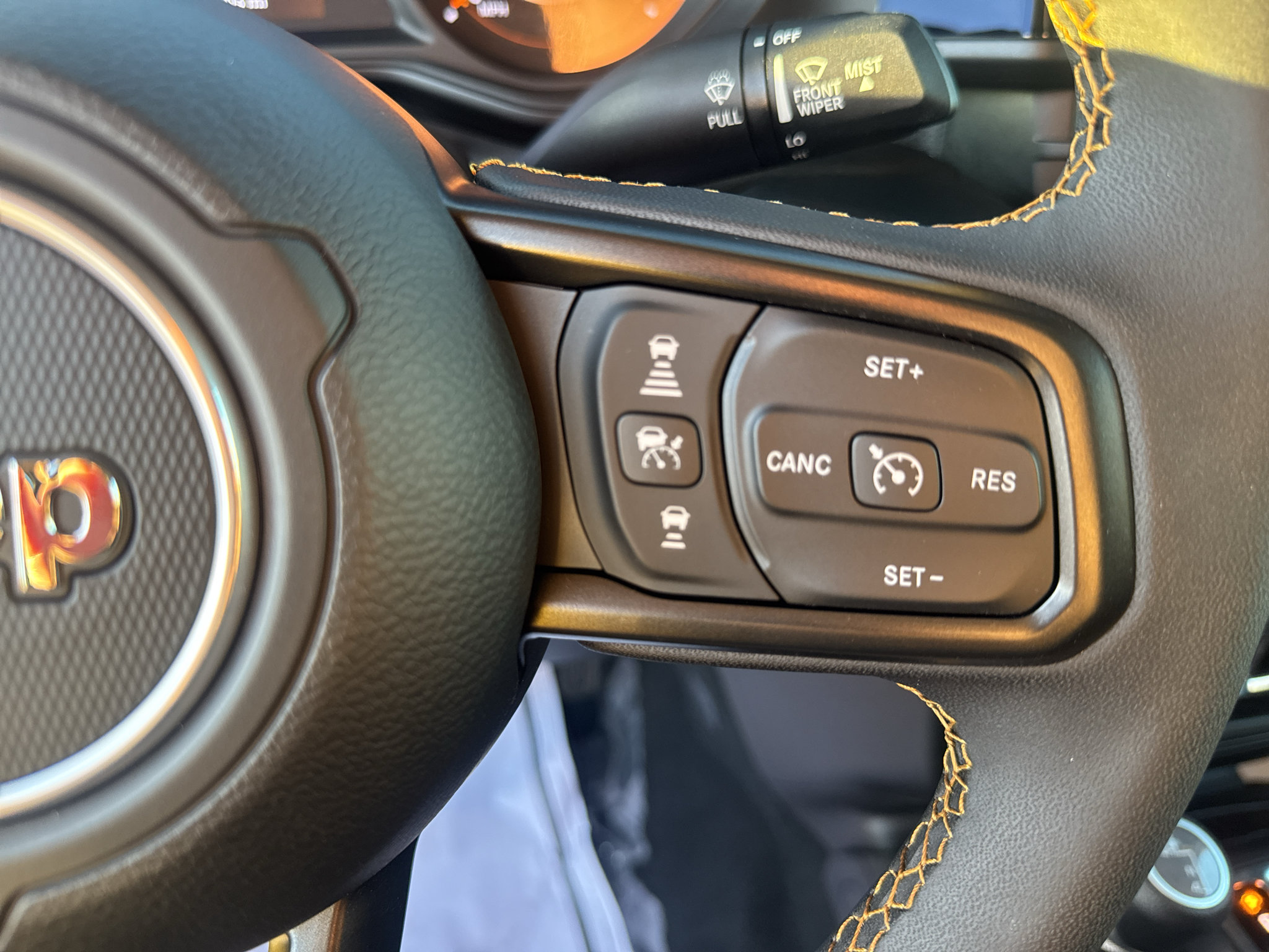 Used 2024 Jeep Gladiator Sport AWD/4WD image 18