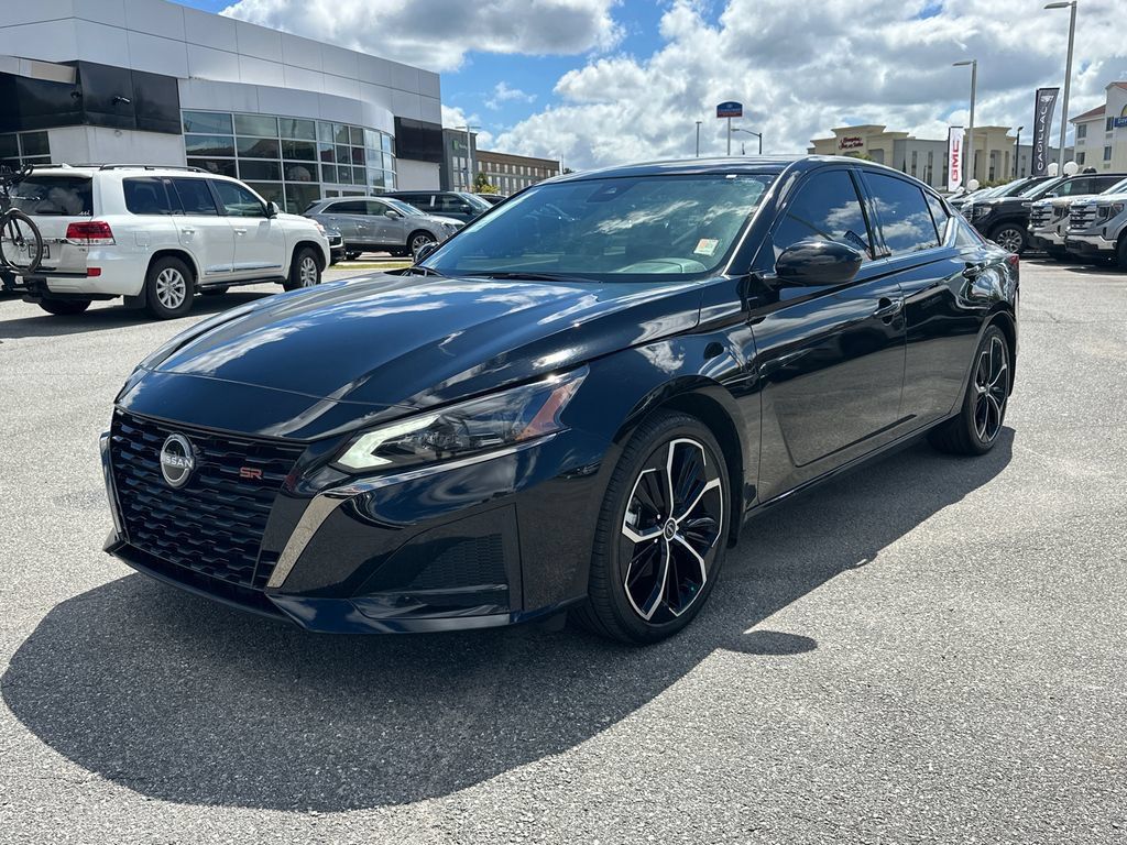 Used 2025 Nissan Altima 2.5 SR w/ SR Premium Package FWD image 3