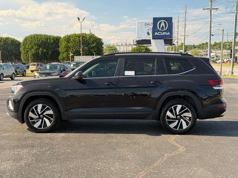 Used 2024 Volkswagen Atlas SE FWD image 2