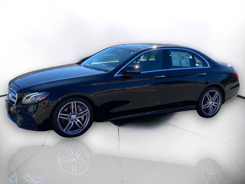 Used 2017 Mercedes-Benz E 300 4MATIC image 2