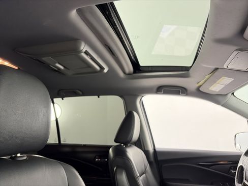 Used 2018 Honda Pilot Touring image 34