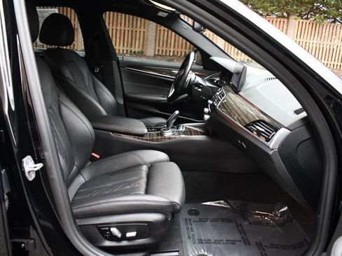 Used 2021 BMW 530i xDrive w/ Convenience Package image 22