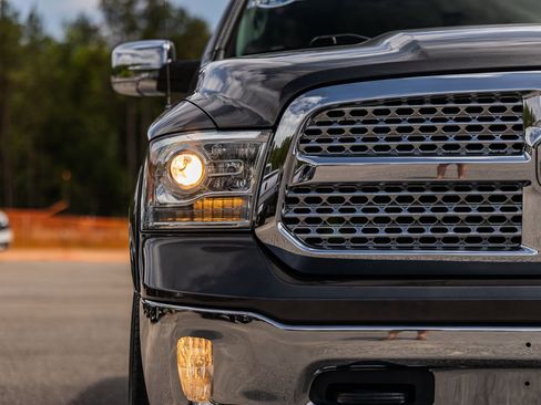 Used 2016 RAM 1500 Laramie RWD image 11