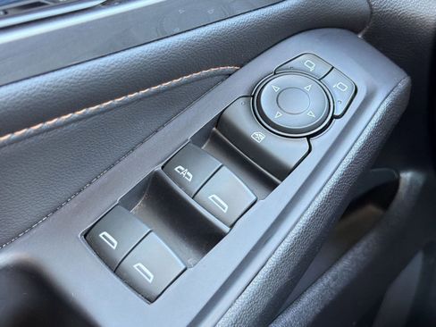 Used 2020 Chevrolet Traverse LT image 11