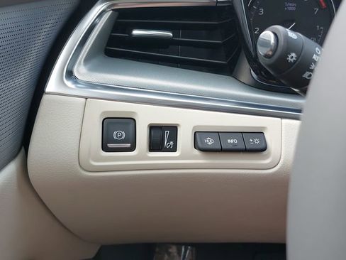 Used 2025 Cadillac XT5 Premium Luxury w/ Technology Package AWD/4WD image 28