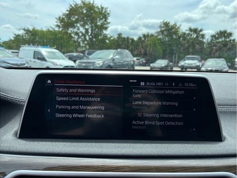 Used 2021 BMW 740i image 38