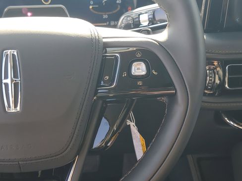 New 2026 Lincoln Aviator AWD image 17