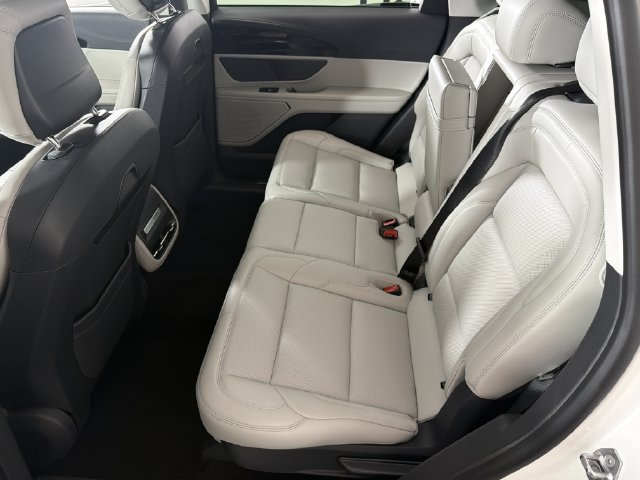 Used 2026 Lincoln Nautilus Premier AWD/4WD image 16