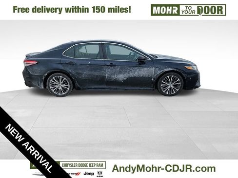Used 2019 Toyota Camry SE image 3