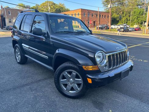 Used 2005 Jeep Liberty Limited AWD/4WD image 3