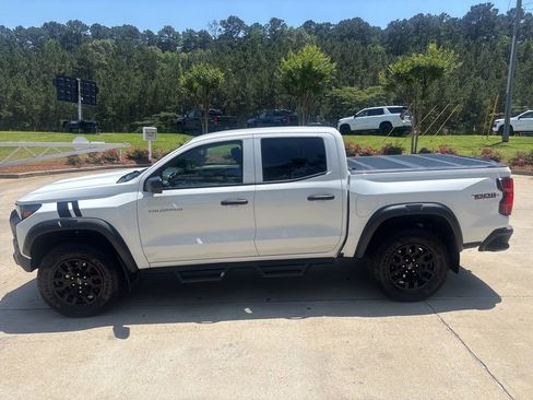 Used 2024 Chevrolet Colorado Trail Boss AWD/4WD image 17