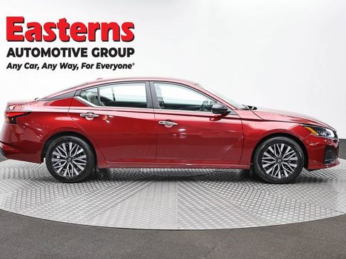Used 2025 Nissan Altima 2.5 SV FWD image 4