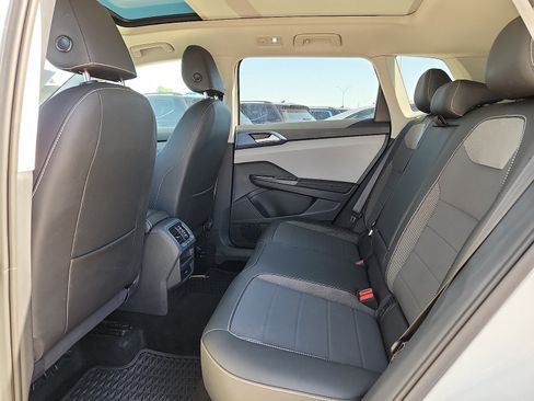 Certified 2024 Volkswagen Taos SE AWD/4WD image 11