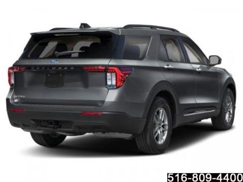 Used 2025 Ford Explorer Active image 2