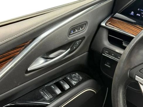 Used 2023 Cadillac Escalade Premium Luxury AWD/4WD image 13