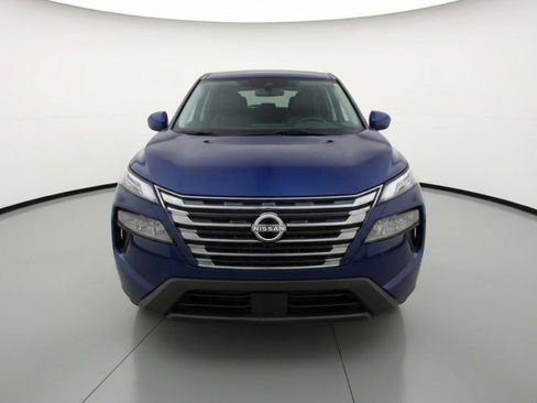 Used 2025 Nissan Rogue SV image 2