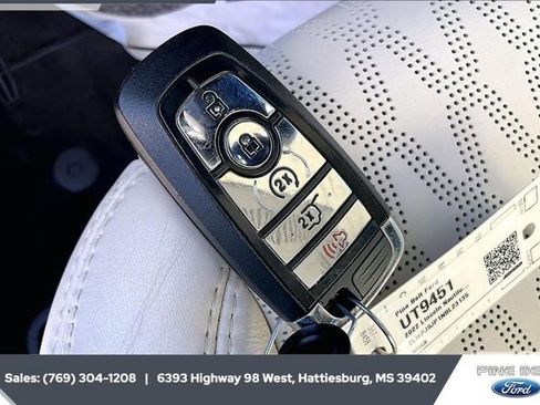 Used 2022 Lincoln Nautilus Black Label w/ Class II Trailer Tow Package image 9